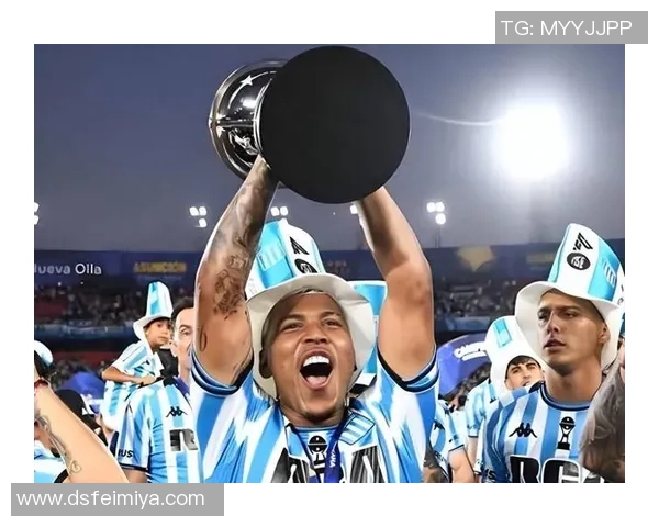 足球明星因特效失控自吓一跳引发网络热议与粉丝关注