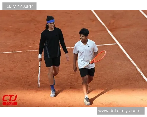 南京网球队的默契配合揭秘：网球场上的团队精神与战术分析